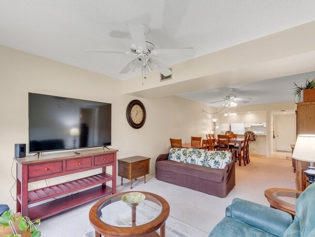 Building Photo - 27 Plantation Dr