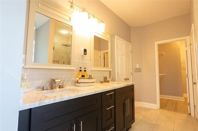 Building Photo - 4867 Pinnacle Dr