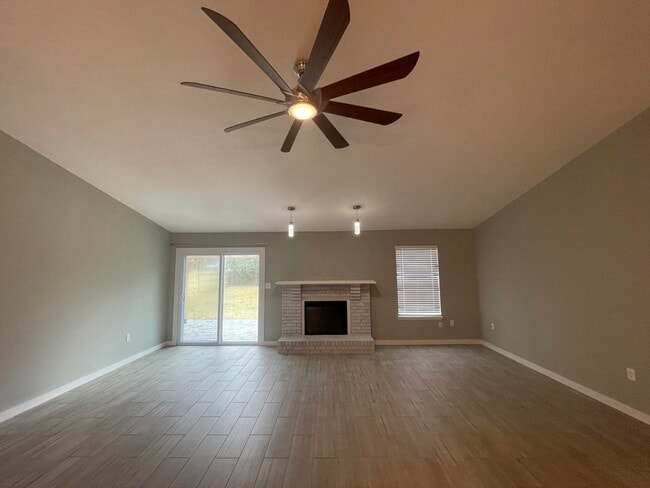 Building Photo - 419 Primrose Cir