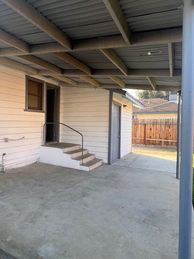 Building Photo - 513 Cypress St