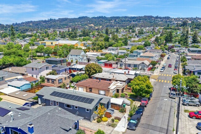 Building Photo - Charming Updated Oakland Home for Lease