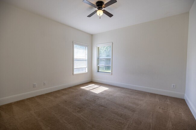 Building Photo - Located near Fairhope Walmart and Aldi!