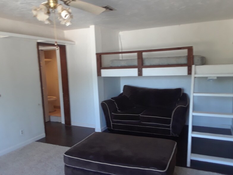 Building Photo - 6129 Andalusia Ave