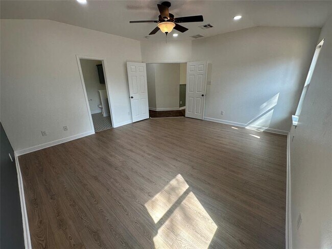 Building Photo - 3309 Blue Ridge Dr