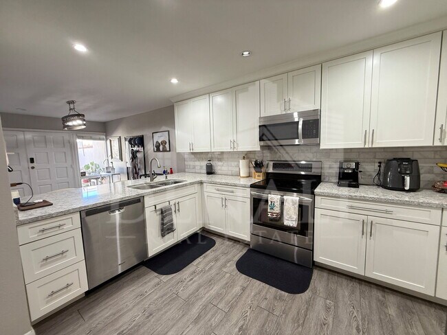 Building Photo - 7920 E Arlington Rd