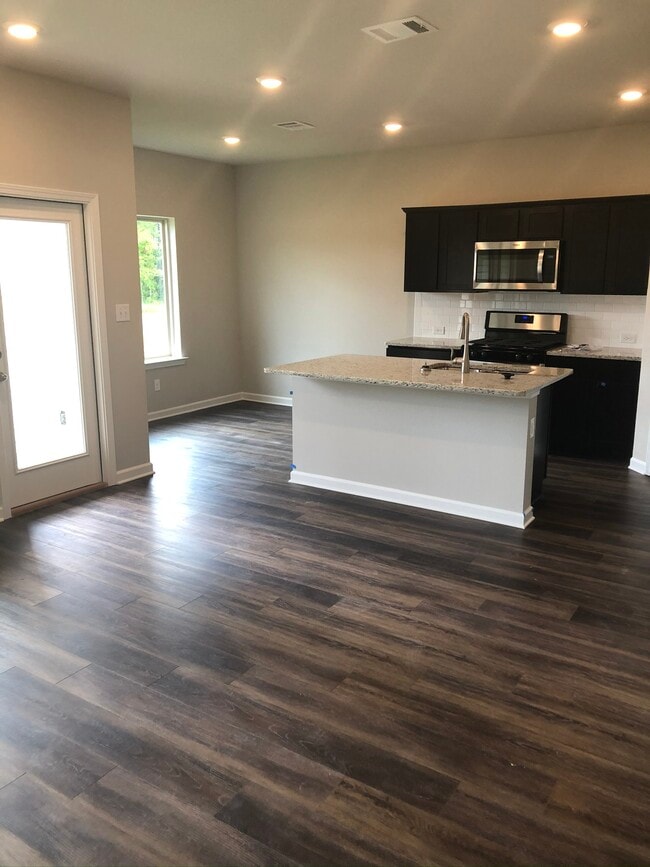 Building Photo - 40344 Sedgwick Ln