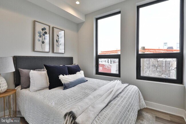 Building Photo - 1612 Cambridge St