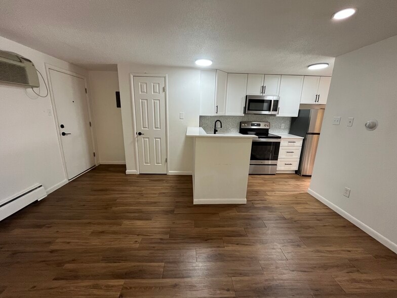 Building Photo - 165 S Clarkson St