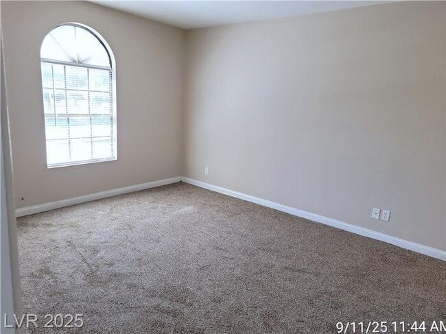 Building Photo - SE / SUNRISE MANOR 2ND FLOOR UNIT IN GATED...