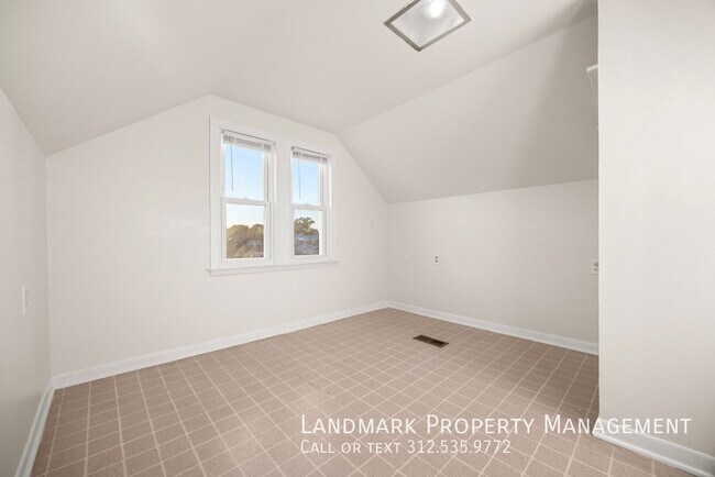 Building Photo - 3030 N Normandy Ave