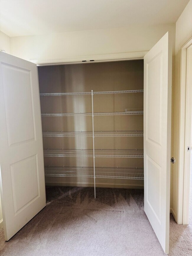 Building Photo - Spacious 3BR Townhome in Middletown