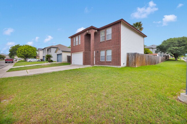 Building Photo - Charming 3-Bedroom, 2.5-Bath Home with Spa...