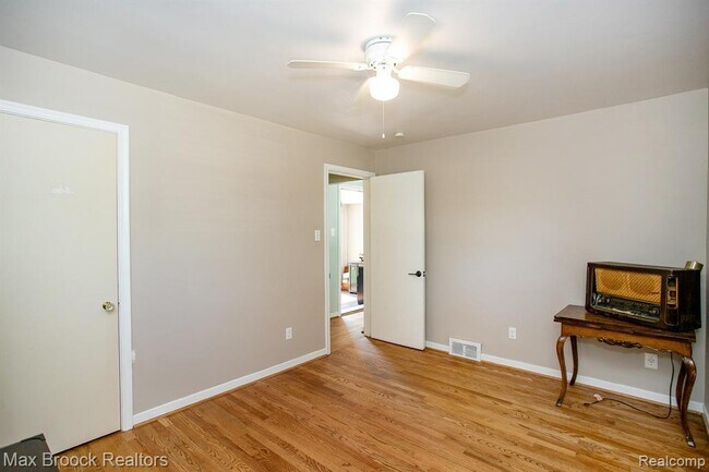 Building Photo - 4163 Amherst Rd