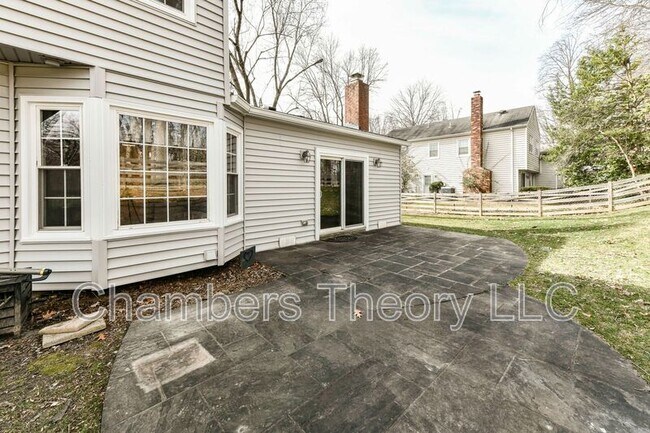Building Photo - 9766 Oleander Ave