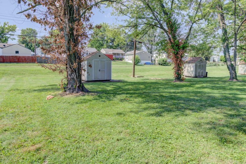 Building Photo - 10760 Tropic Dr