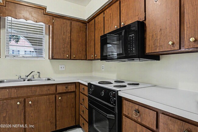 Building Photo - 1557 El Prado Rd