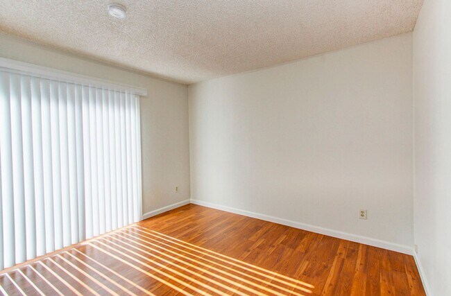 Building Photo - 5909 Manorwood Ct