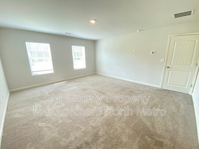 Building Photo - 102 Oaktree St