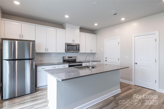 Building Photo - 2117 Morgan Hls Dr