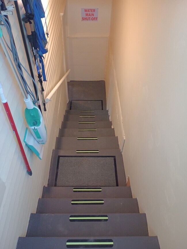 Building Photo - 1209 32nd St