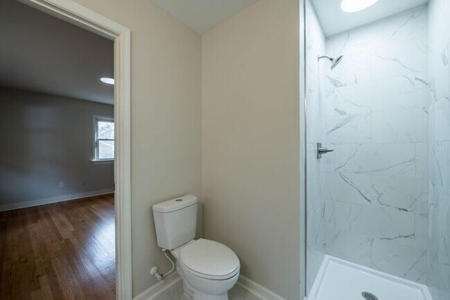 Building Photo - Newly remodeled 3/2.5