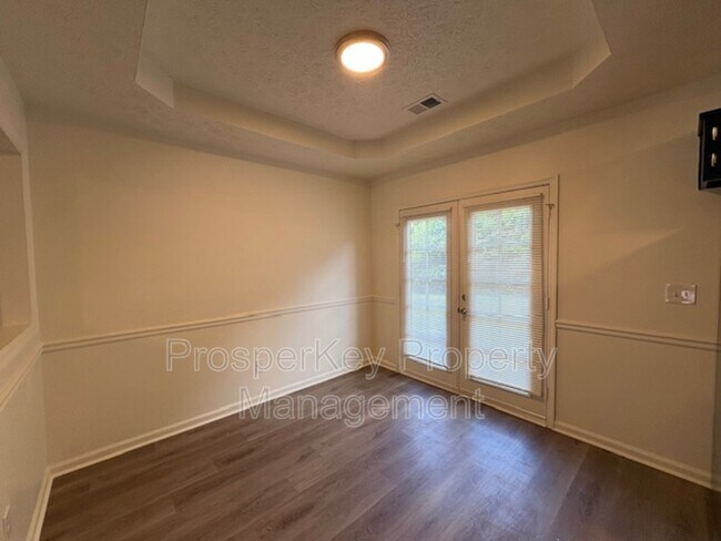 Building Photo - 205 Bonanza Dr