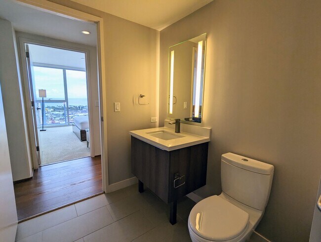 Building Photo - Fully Furnished Luxury Kakaako Living at Symphony 2 Bed, 2 Bath, 2 Parking