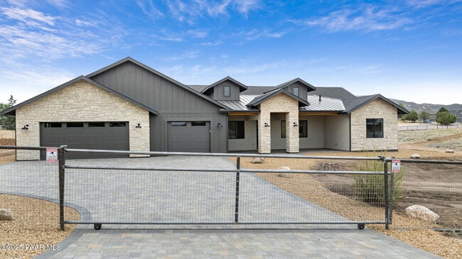 Building Photo - 4613 W Stazenski Rd