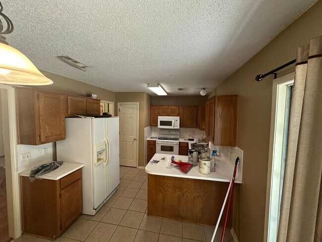 Building Photo - 3-Bed, 2-Bath Home in Central Springdale - Fully Fenced in Backyard and 2x Car Garage!
