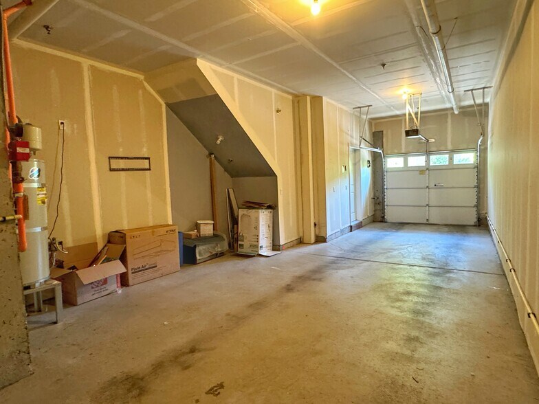 Garage - 79 Sky Ridge Rd NW