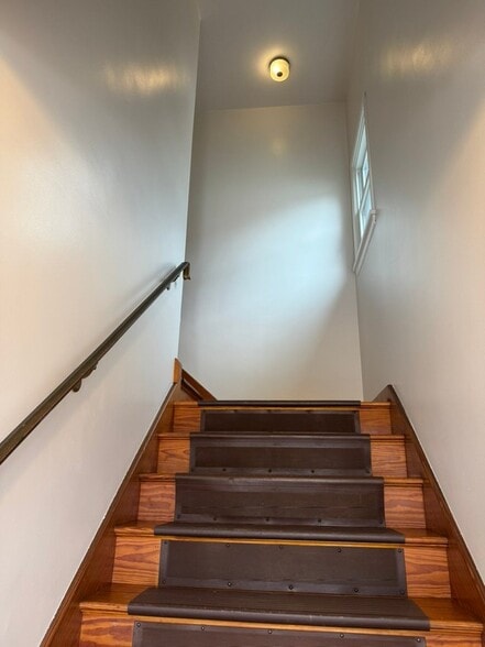 Building Photo - 307 Warren St