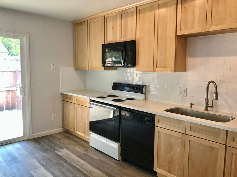 Building Photo - 515 Semple St