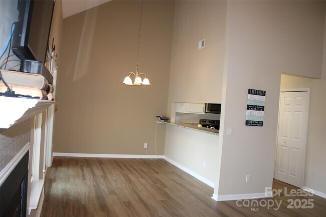 Building Photo - 19839 Henderson Rd