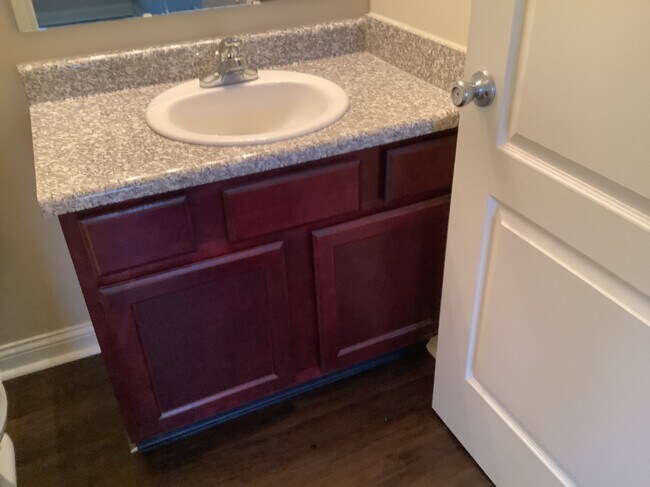 Building Photo - 681 Bridgebend Run