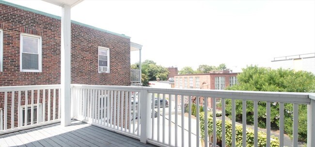 Building Photo - 1657 Cambridge St