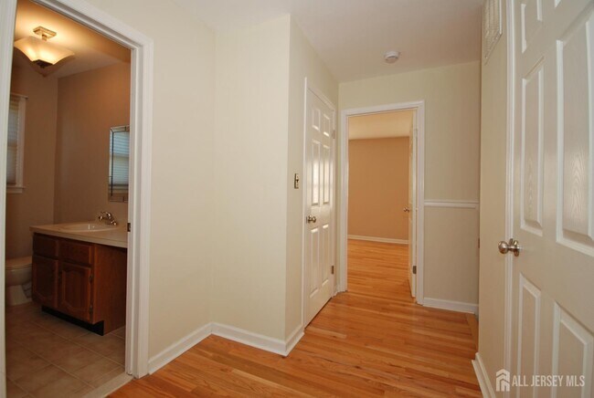 Building Photo - 7 Gardenia Ct