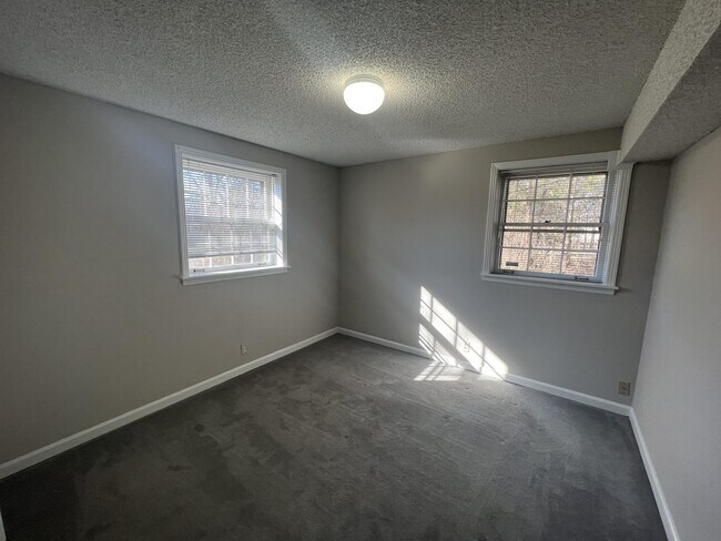 Building Photo - 2900 Moss Spring Dr