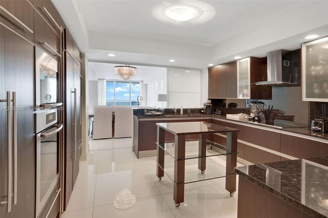 Building Photo - 2711 S Ocean Dr