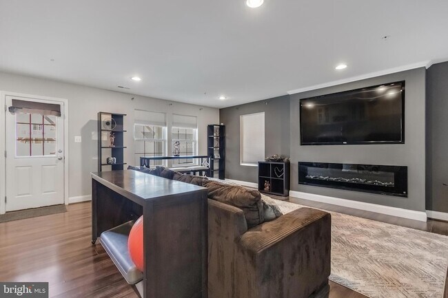 Building Photo - 11411 Tolkien Ave