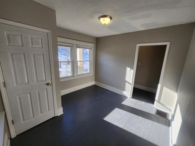 Building Photo - 732 Highland Ave