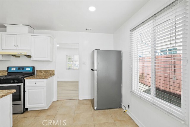 Building Photo - 2212 S Isabella Ave