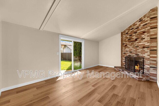 Building Photo - 14907 NE 34th St