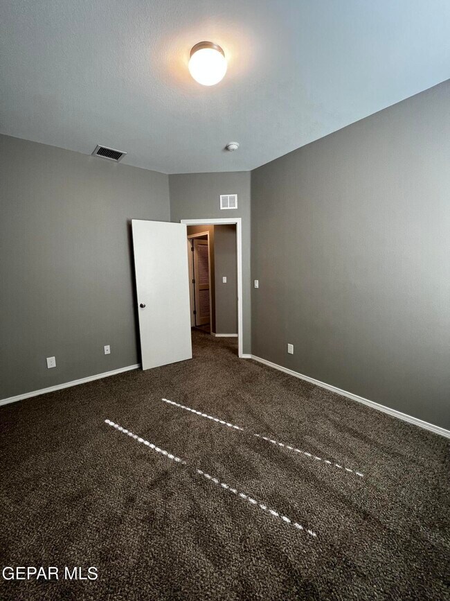 Building Photo - 924 Coyote Melon Dr