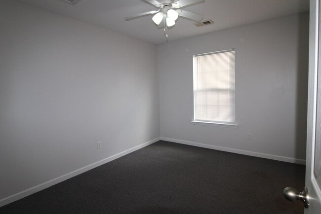 Building Photo - 1840 Polaris Dr