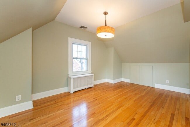 Building Photo - 479 Grove St