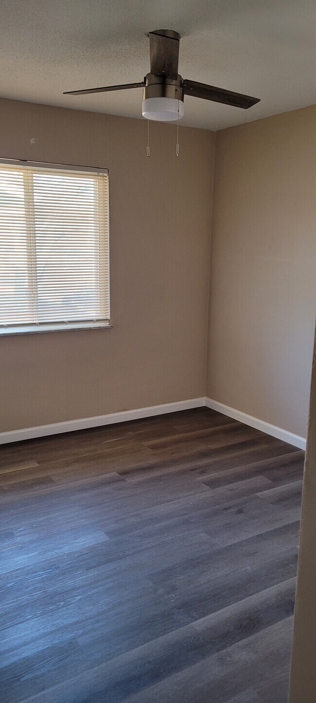 new hardwood floor, ceiling fan, new doors - 10001 kodiak Dr