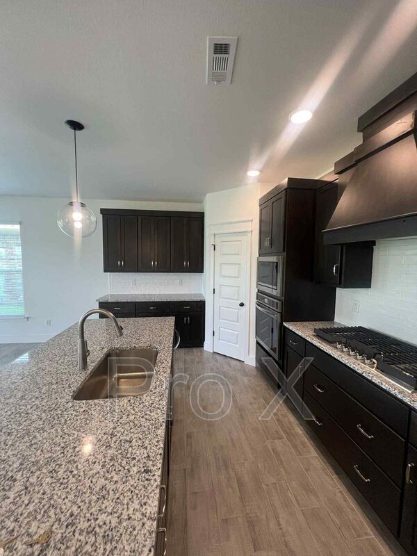 Building Photo - 1601 White Oak Dr