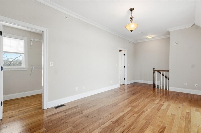 Building Photo - 597 Sea St