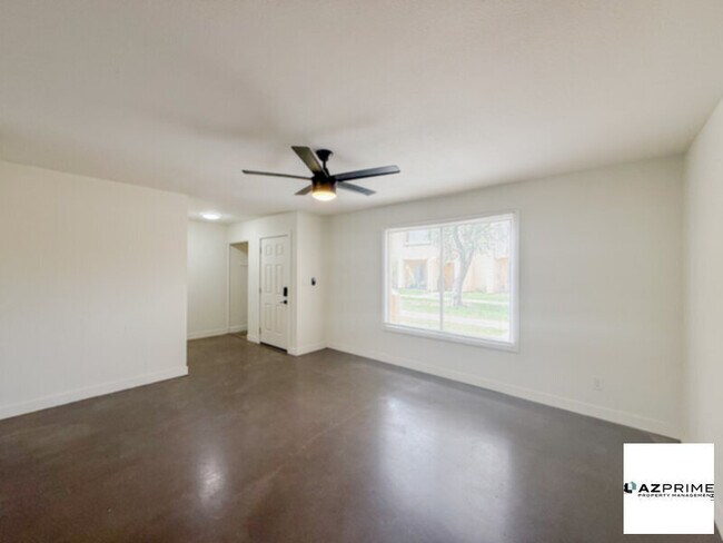 Building Photo - Modern 3/2.5 Glendale Townhome - Villa Charme!