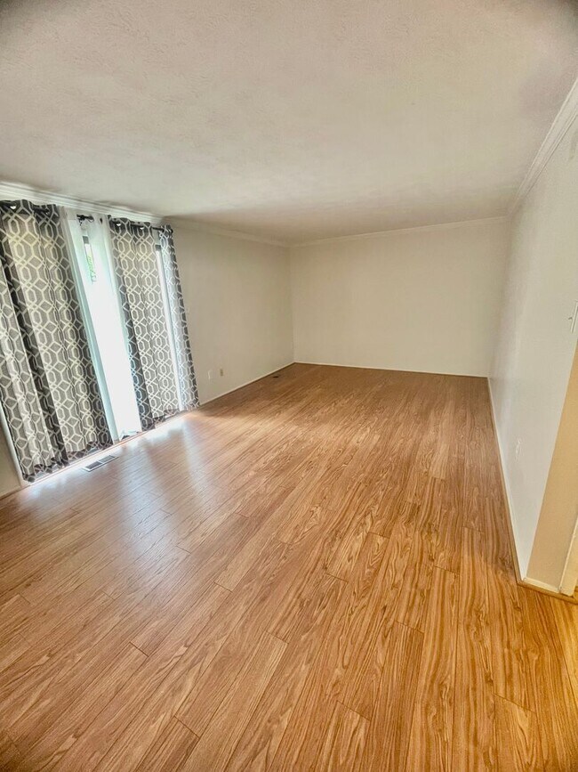 Building Photo - 3 bed- 1.5 Bath- Bridgeville Pa